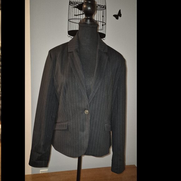 Jules and Leopold Black Blazer with White Pinstripes (L) - Picture 2 of 6